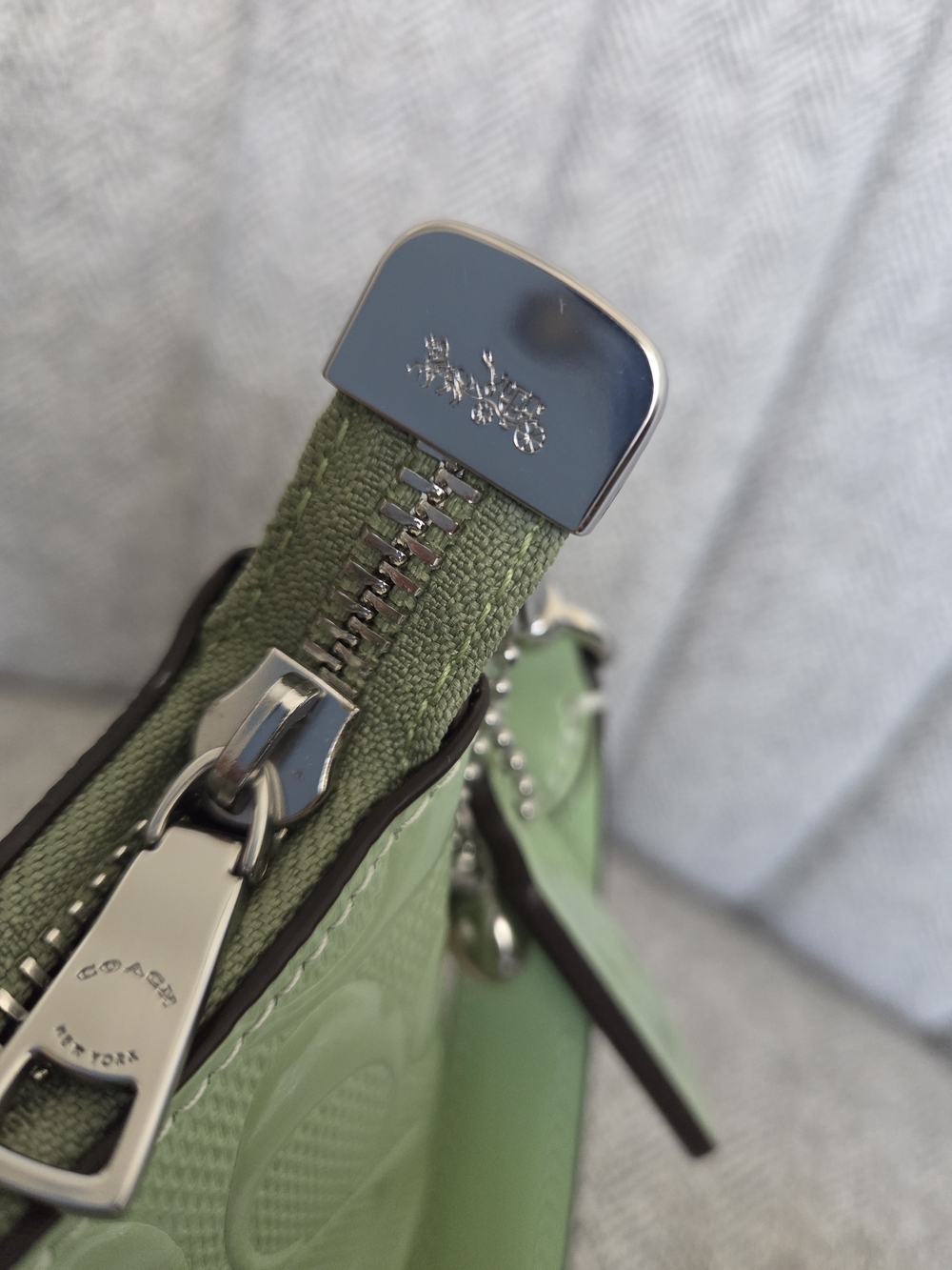 Coach Teri Mini Crossbody in Signature Leather with Heart Charm CCZ29 pale green - Picture 8 of 12